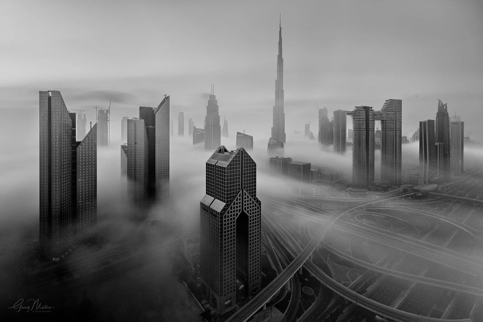 Dubai Black and White Fog 1600px.jpg