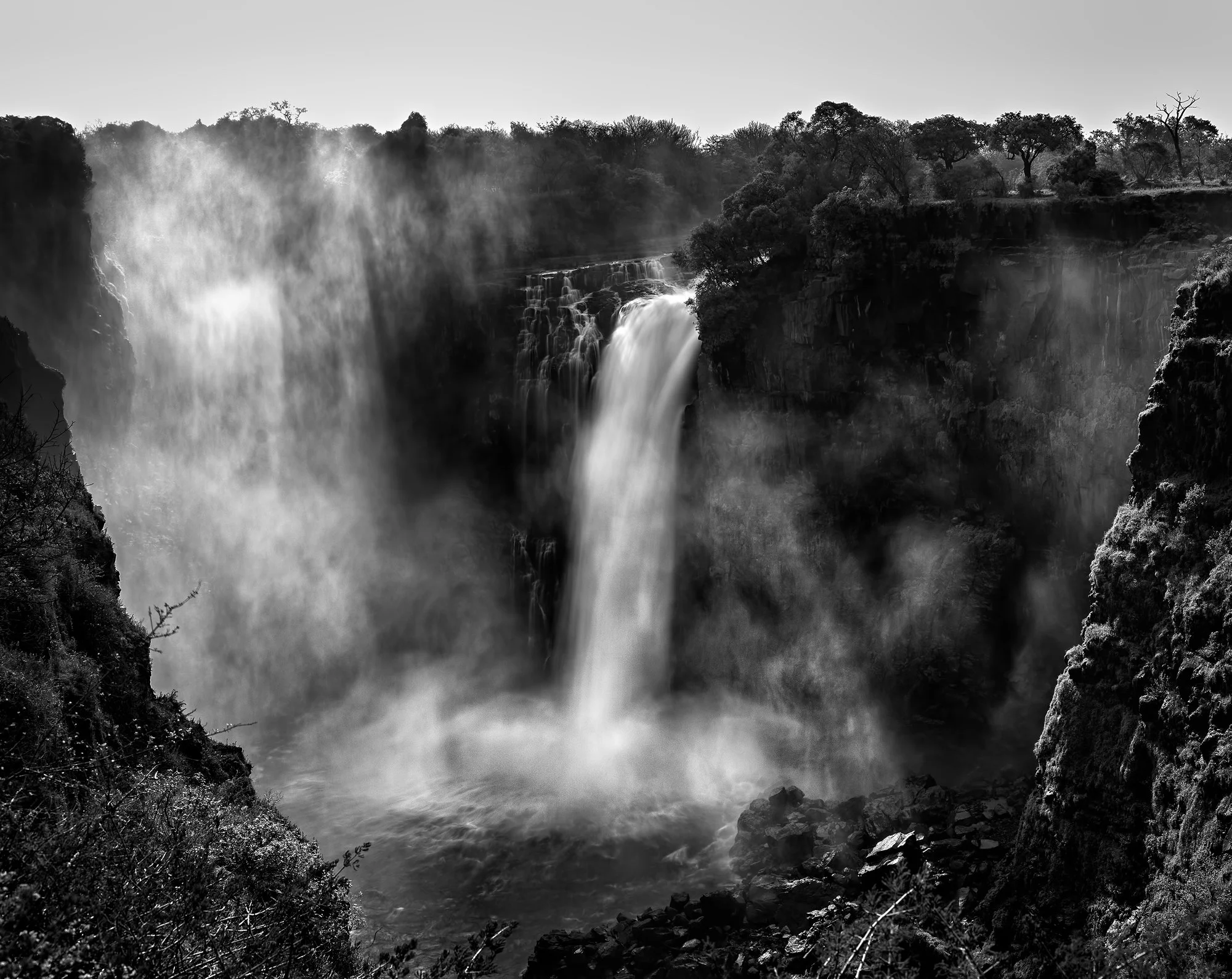 Victoria Falls - Devils Bowl 2000px.jpg