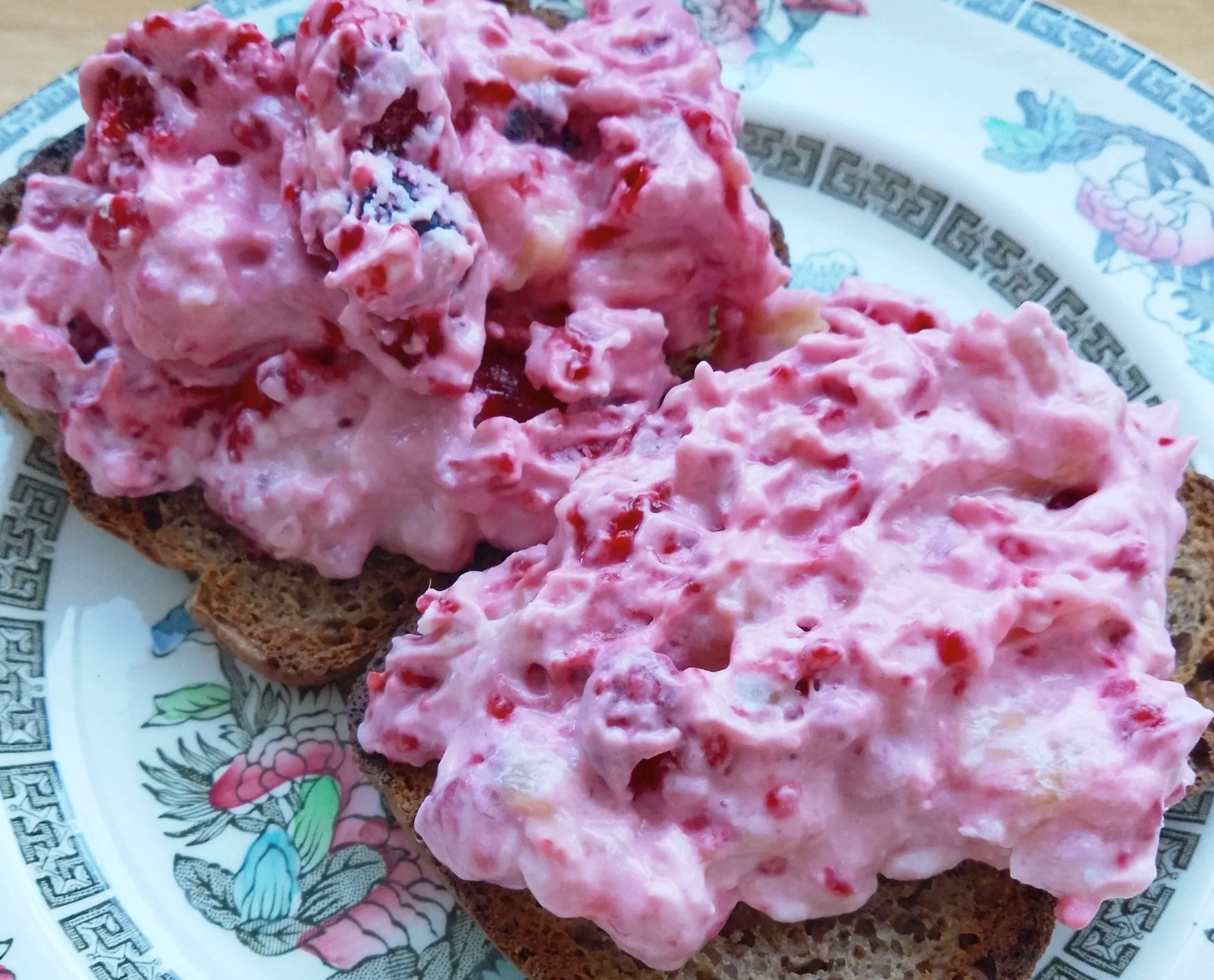 Yoghurt Berry Toast