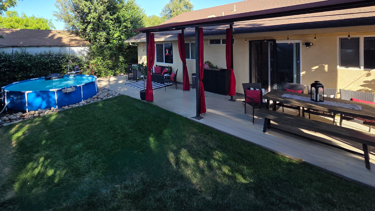 family-friendly-backyard-with-pool.png