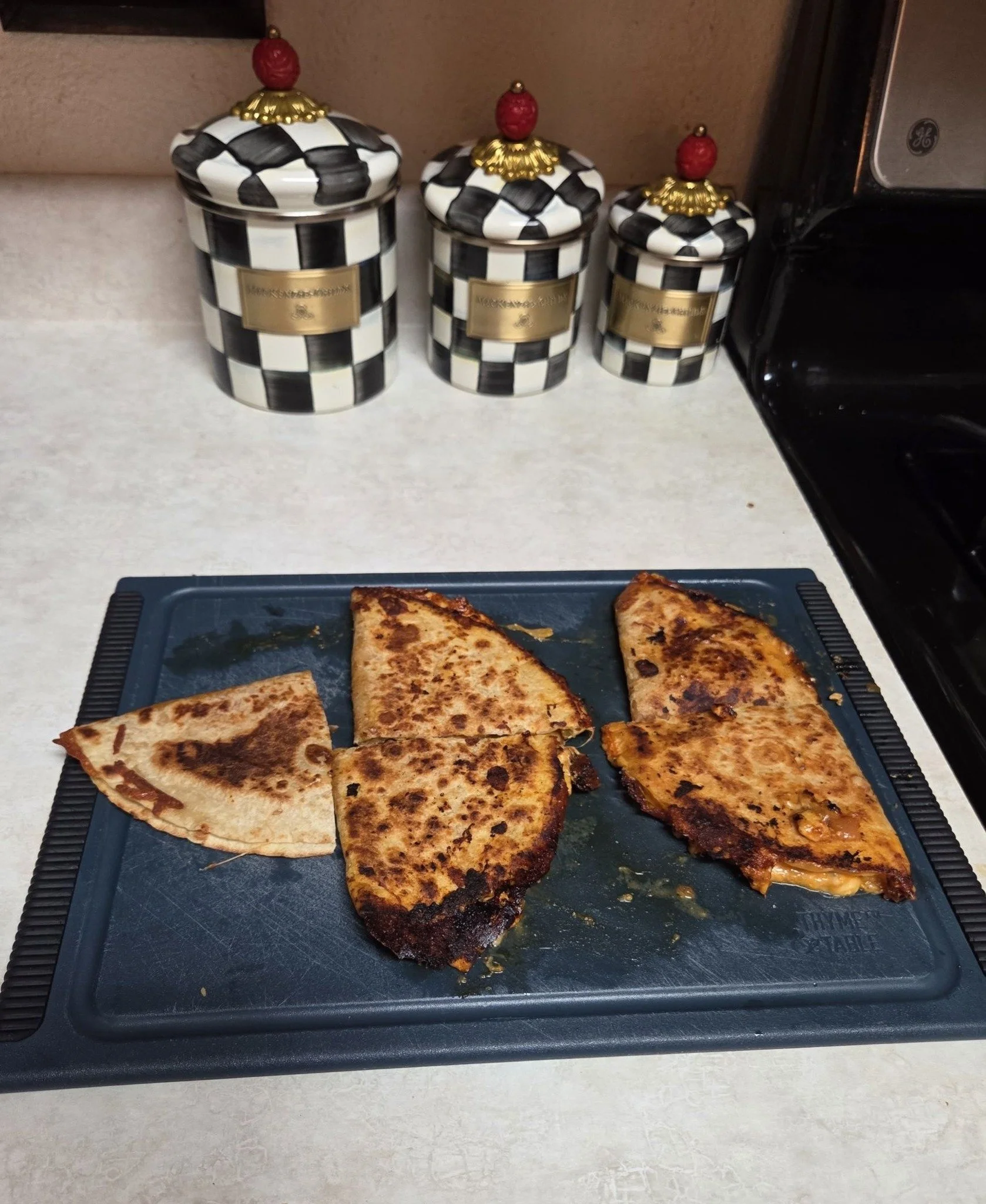 Chicken quesadillas for dinner tonight. 😋 This one is always a hit with everybody&mdash;crispy, cheesy, and so good!

I have the recipe on the blog if you want to make them too! I&rsquo;ll drop the link in the comments. 👇

#ChickenQuesadillas #Easy