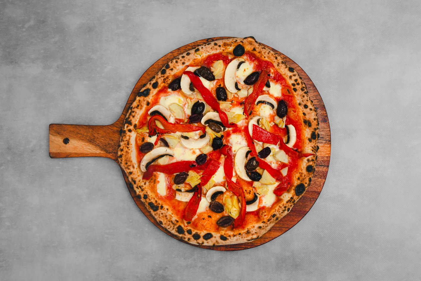 Le Verdure 
- Sauce, Fior Di Latte, Roast Capsicum, Mushroom, Olives, Artichokes 