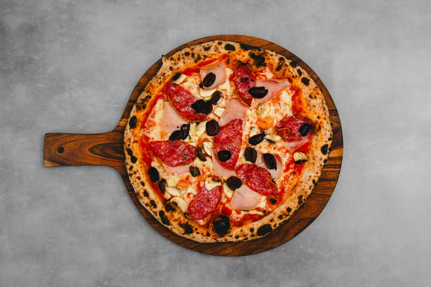 Campania 
- Sauce, Mozzarella, Ham, Mushroom, Salami, Olives, Herb Oil 