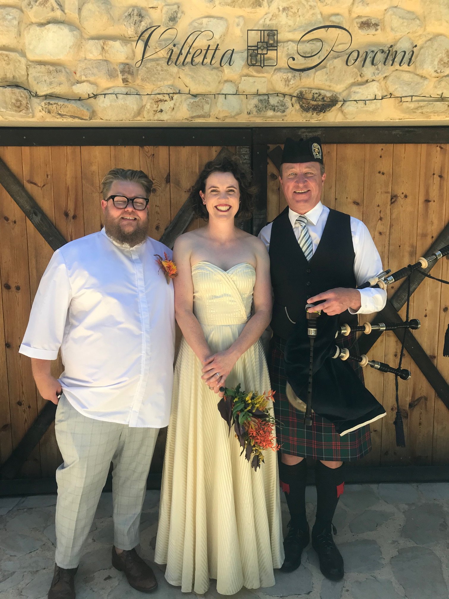 Adelaide_bagpiper_wedding.jpg