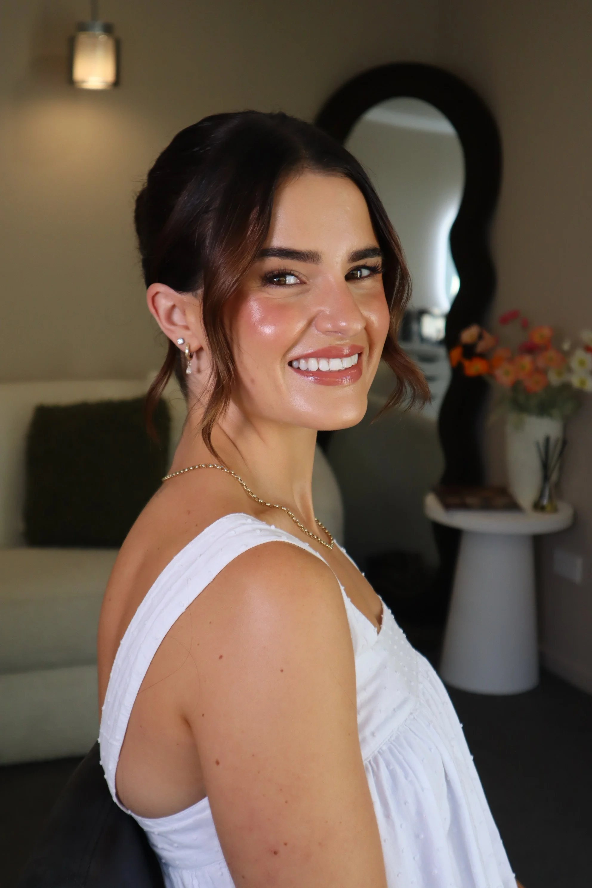 Classic Modern Bride, Hawkes Bay Bridal Makeup Artist, Glowy bridal makeup, natural bridal makeup
