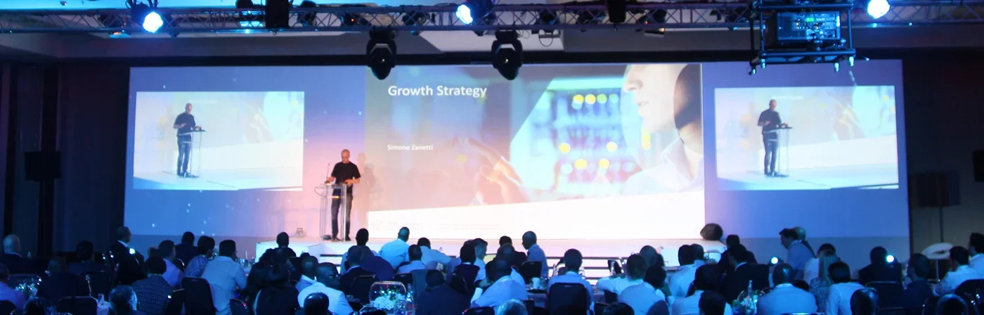 Simone Zanetti leading an Intensive Event