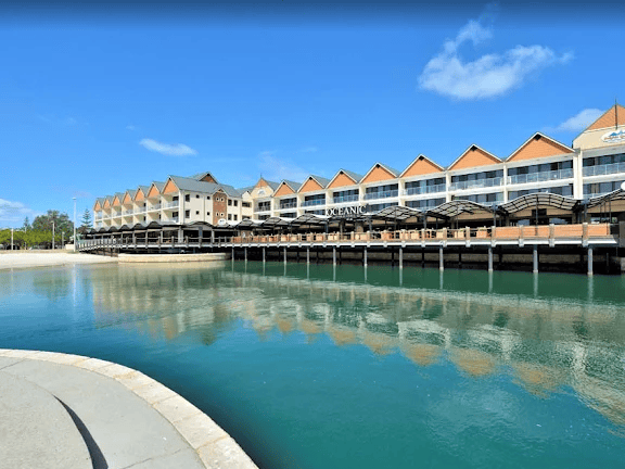 Mandurah canal accommodation