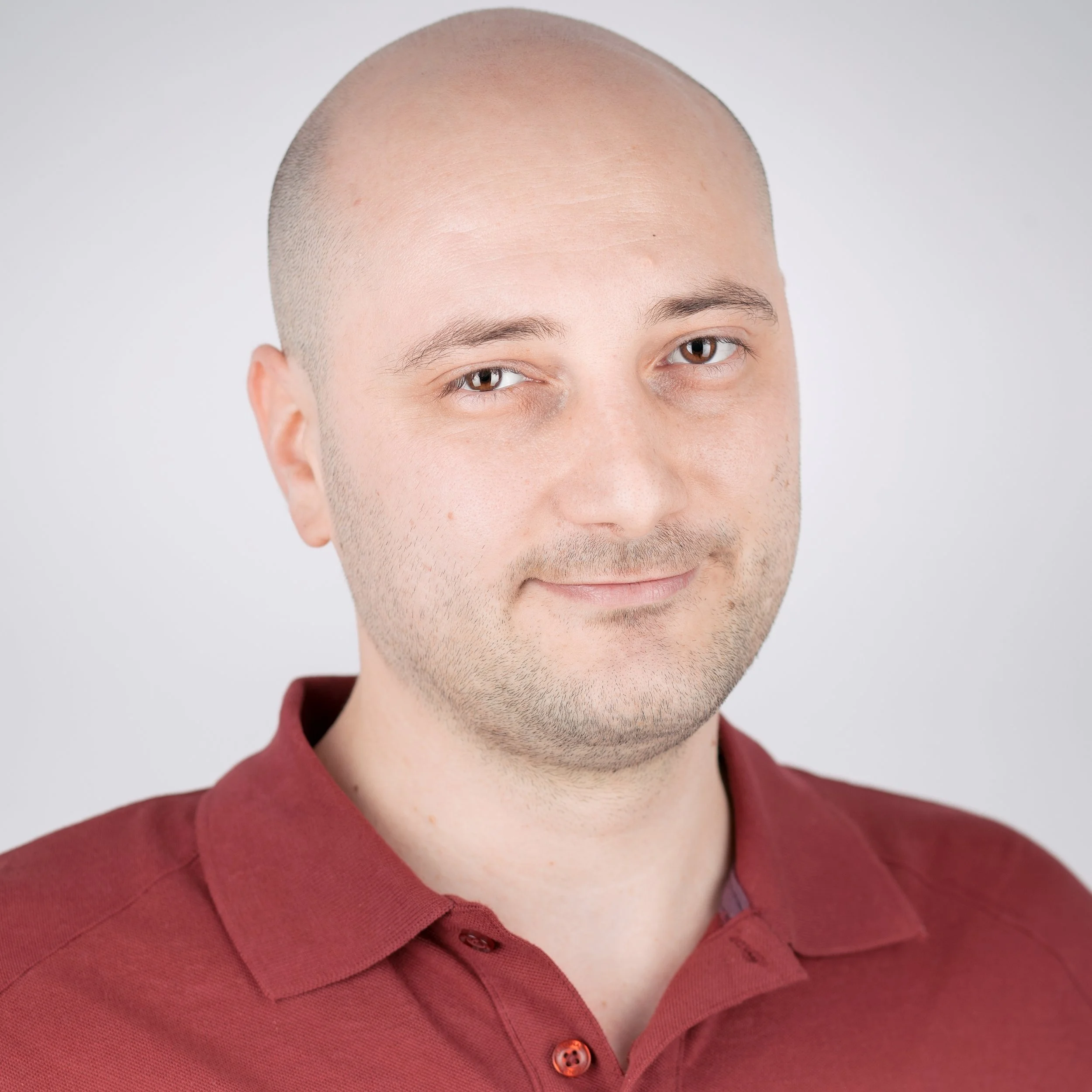 Alex Mitrea - Senior IT Consultant la Remote IT București - Mentenanță și Suport IT Senior