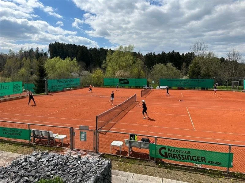 Tennisplätze 2026 sind geöffnet - Arbeitseinsatz abgeschlossen