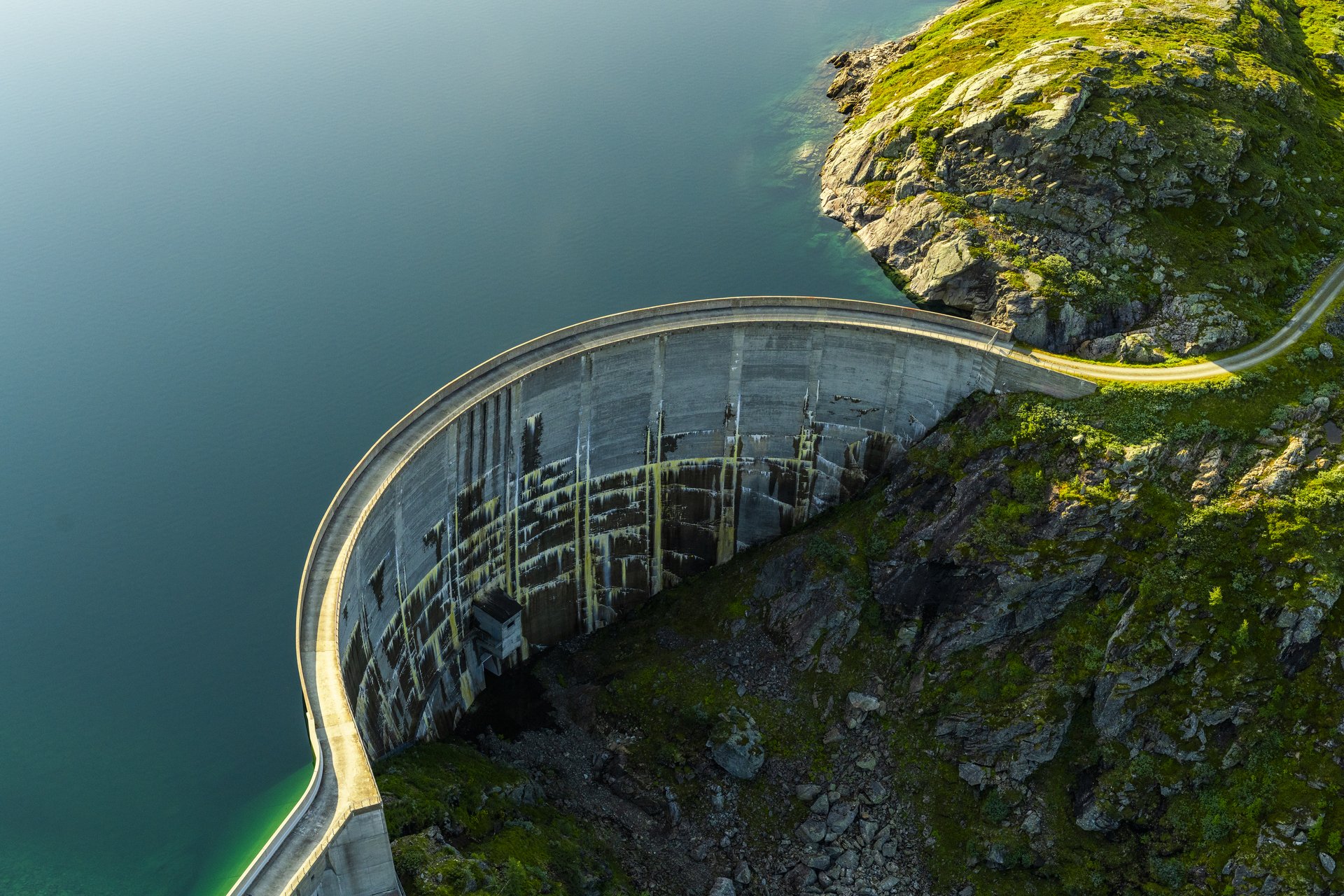 Bilde av et damanlegg for vannkraft.