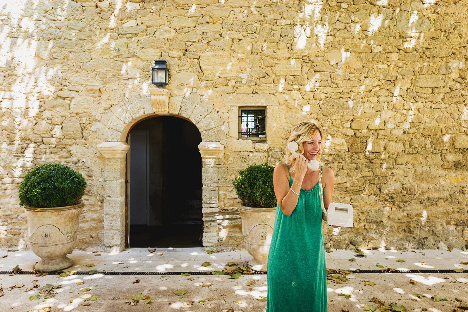 Un moment spontané pendant les préparatifs en Provence