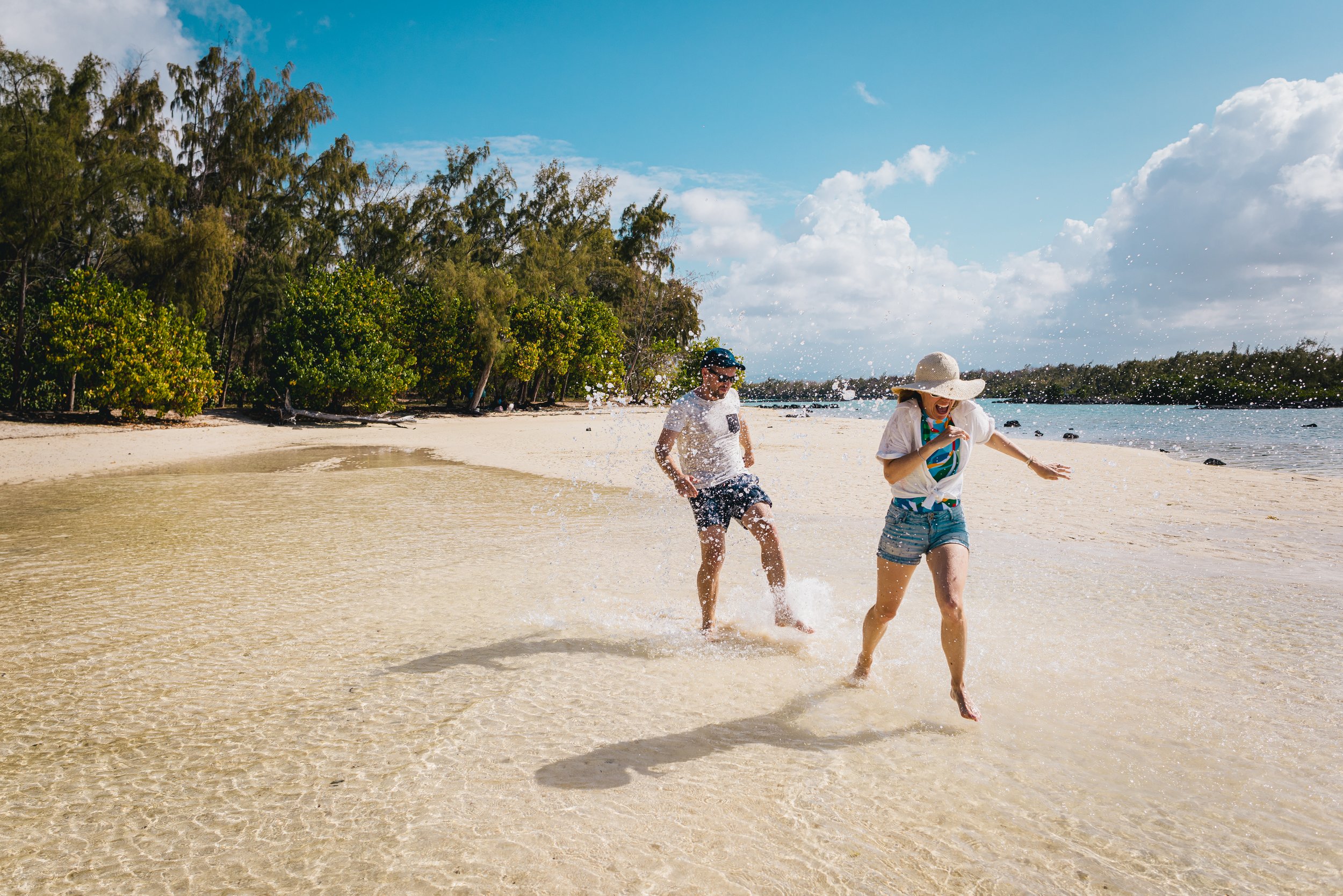 Un moment vivant d'une séance couple à l'ile Maurice