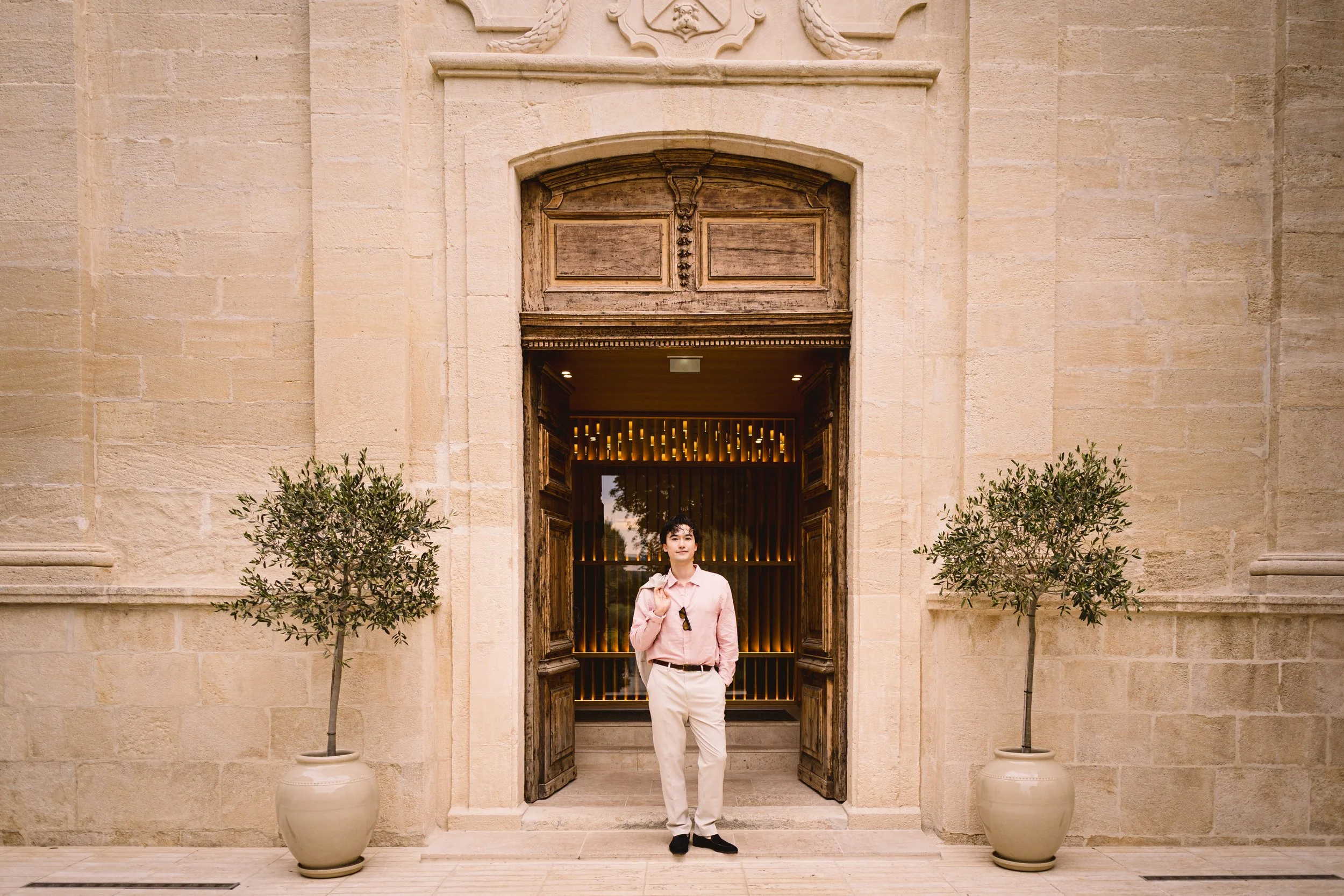 Portrait graphique et créatif pour la marque L’Occitane, réalisé dans un contexte corporate, avec une esthétique graphique 