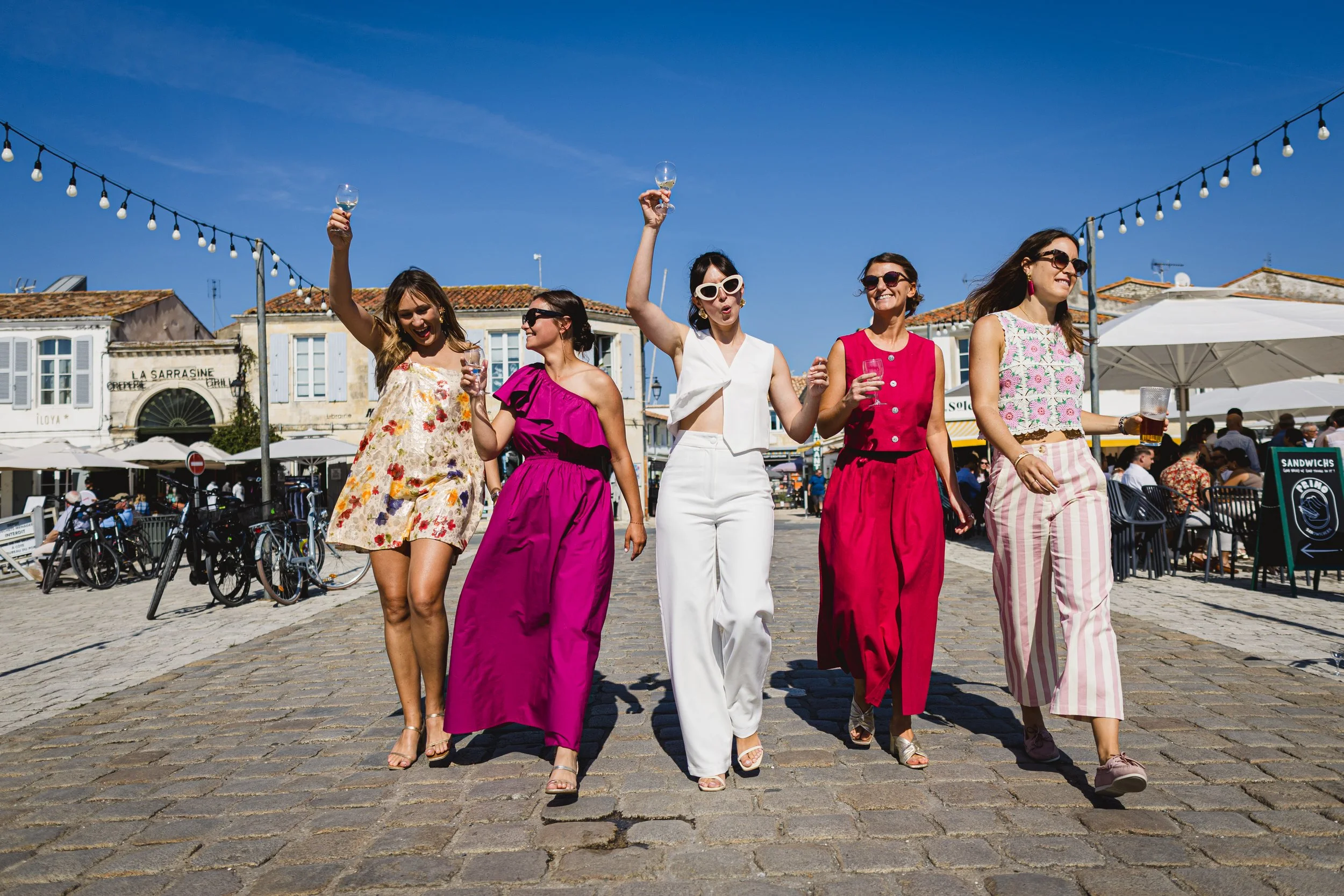 célébration entre amies apres la cérémonie civile à l'Ile de Ré