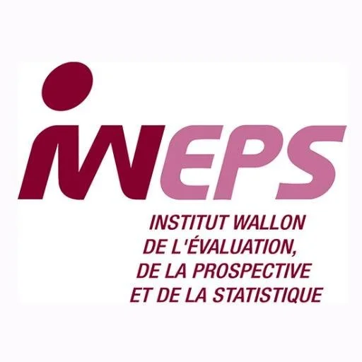 Logo de l'Institut Wallon de l'évaluation, de la prospective et de la statistique, avec le nom en lettres majuscules et un symbole rond dans la couleur bordeaux.