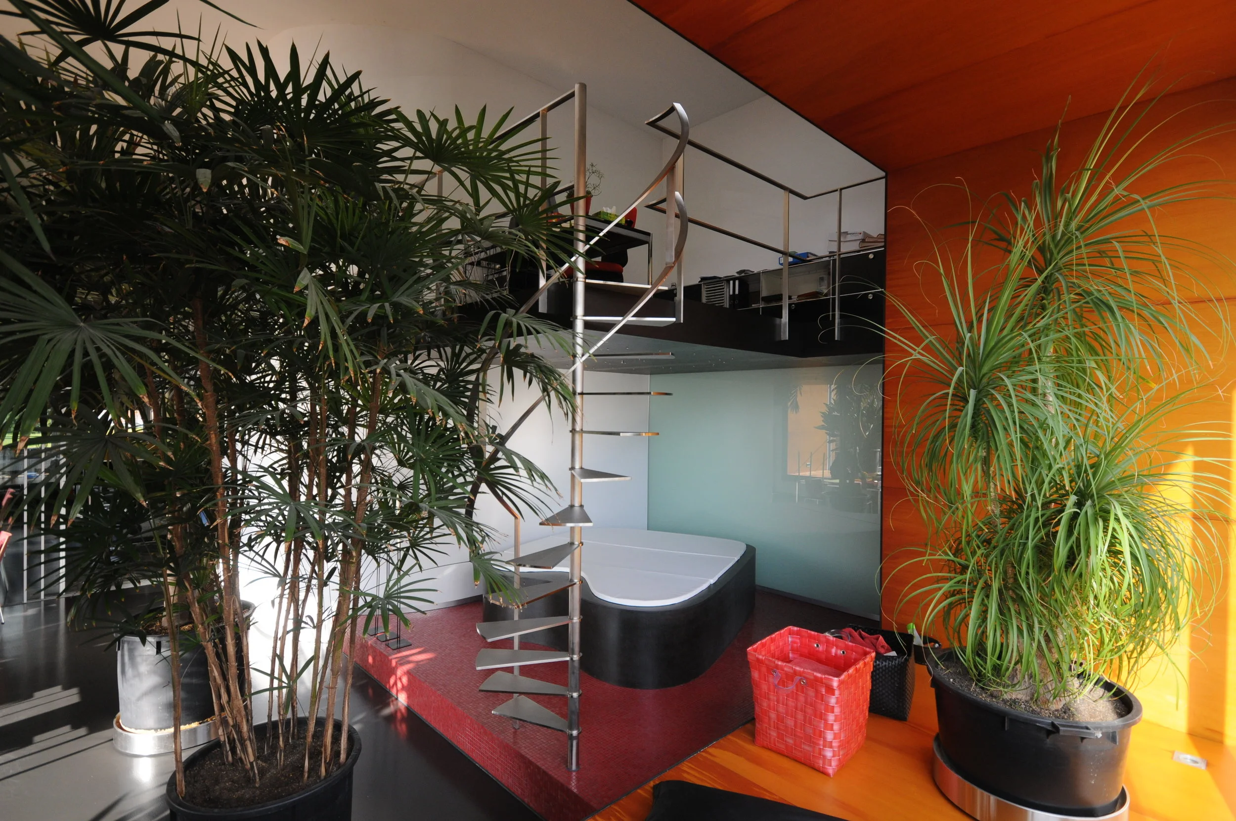 3313 Wendeltreppe und Podest.jpg