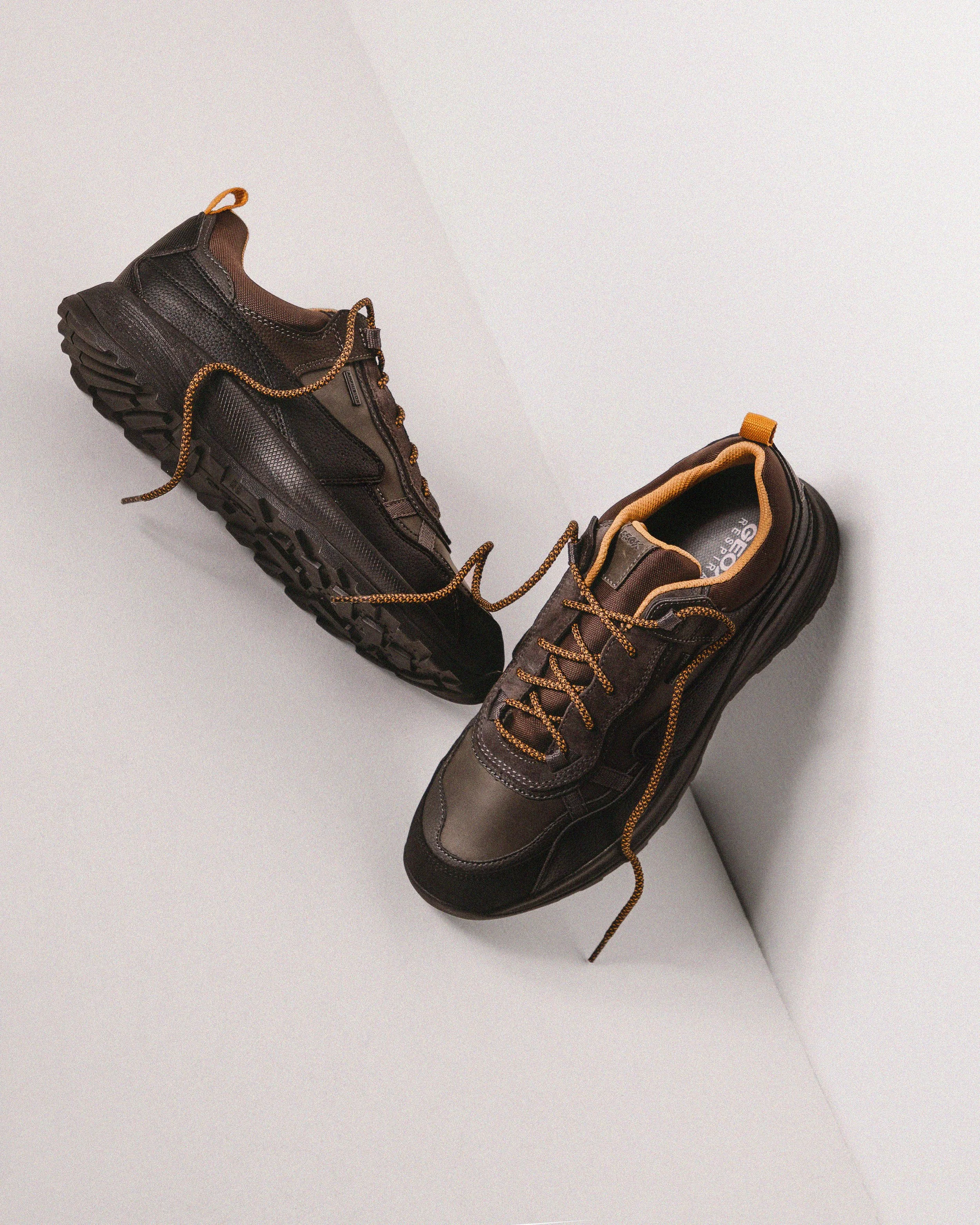 GEOX - AW23 Flatlay.jpg