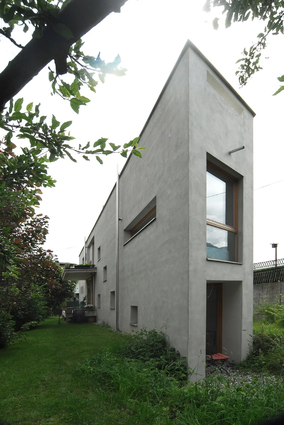 SCHMALES HAUS
