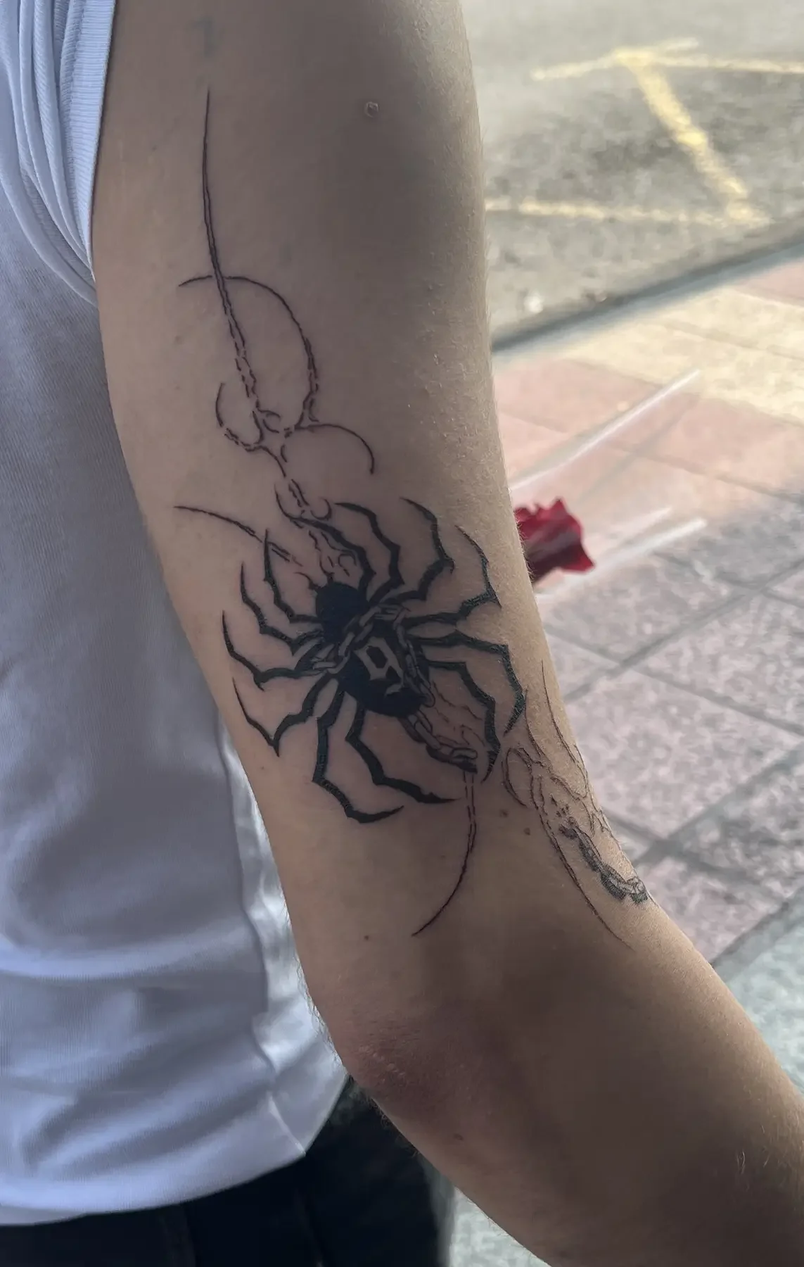 Tatuaje de araña y tribal