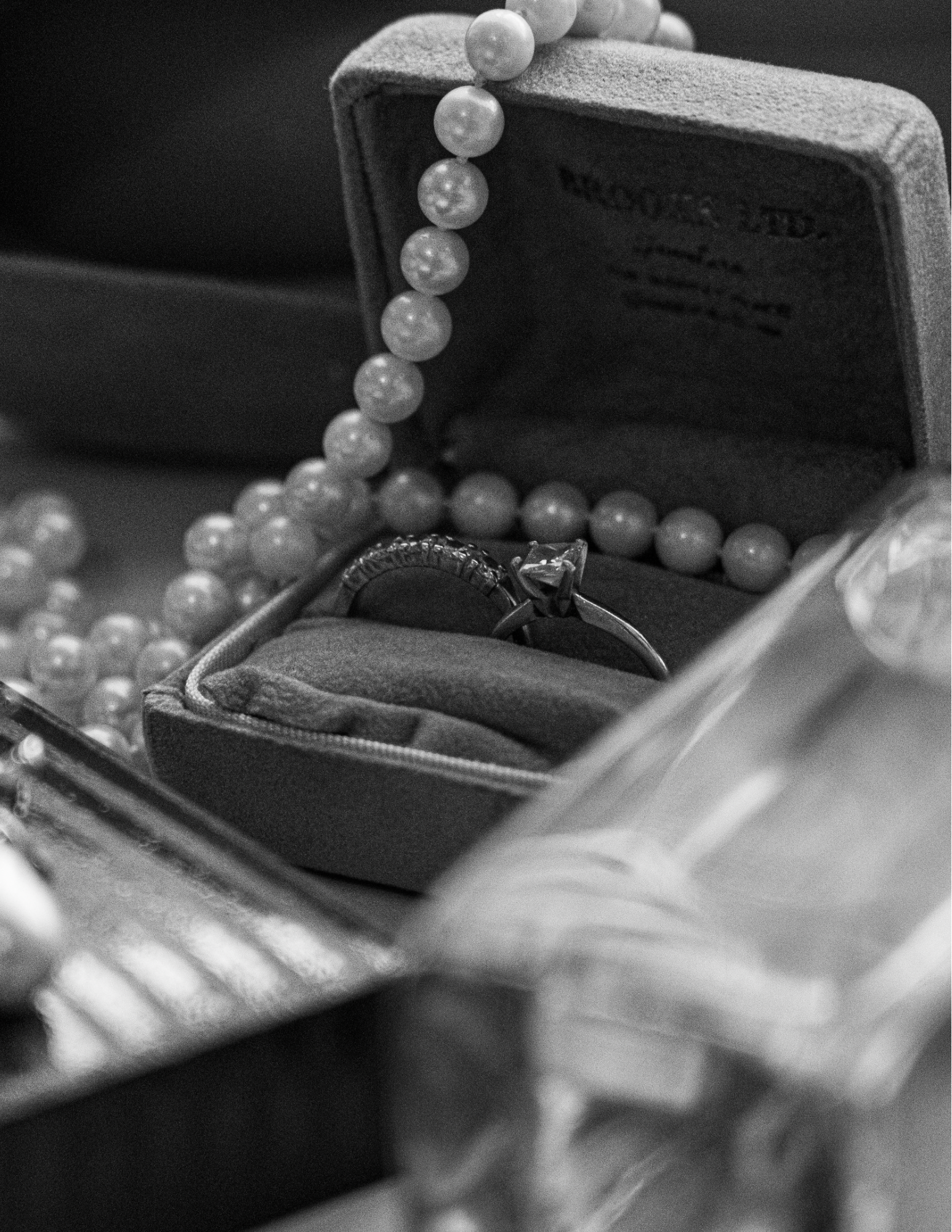 Monochrome Couple Photography Wedding Megazine - 4.PNG