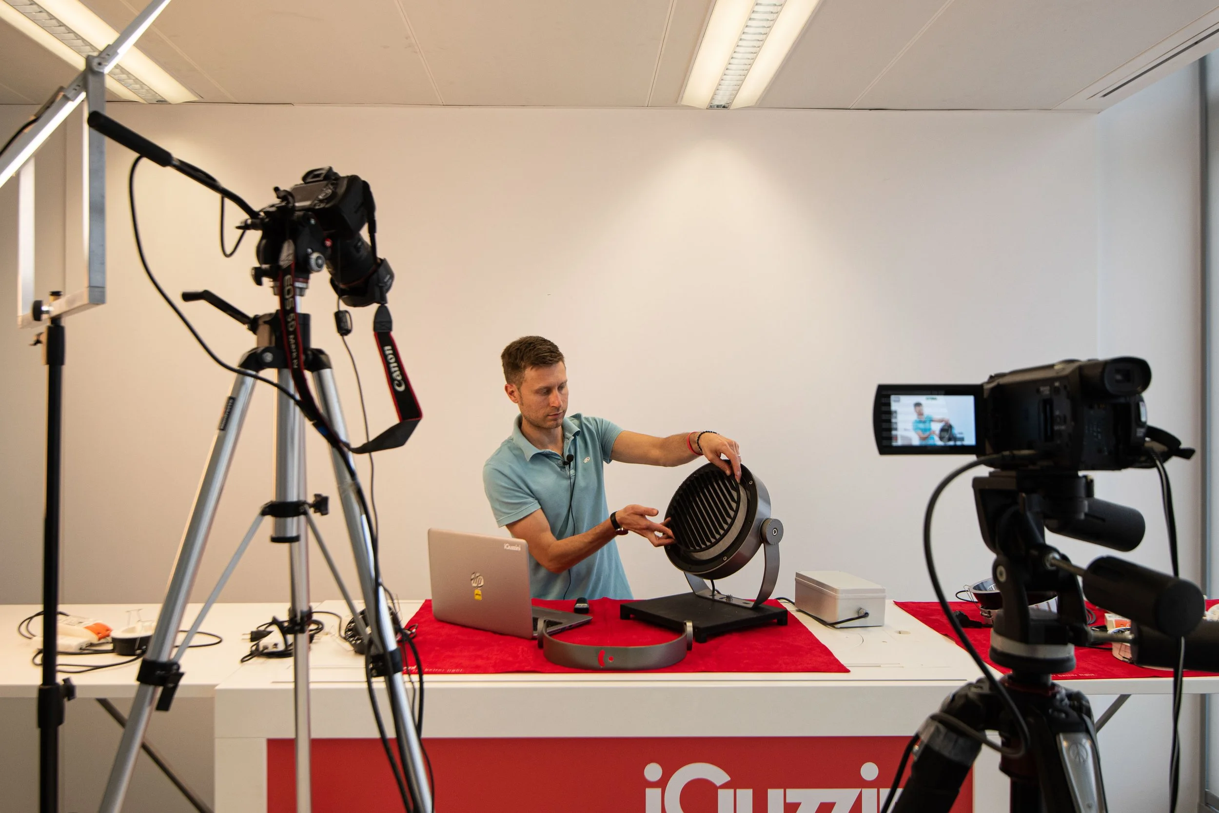 Anti Covid mesure at IGuzzini light factory 001.jpg