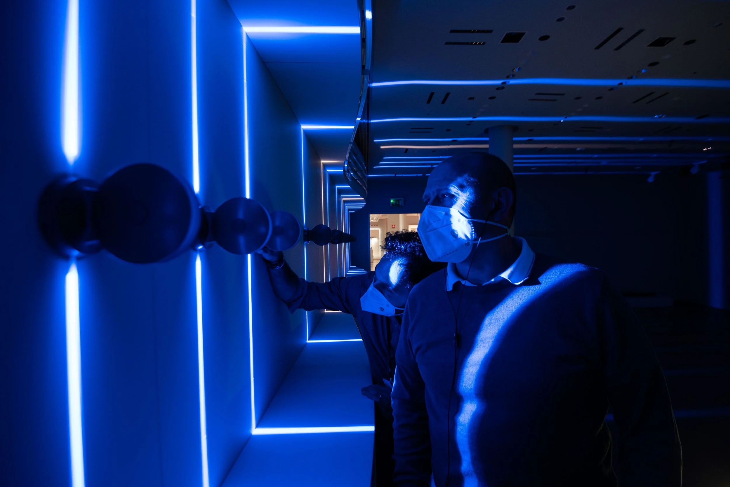 Anti Covid mesure at IGuzzini light factory 002.jpg