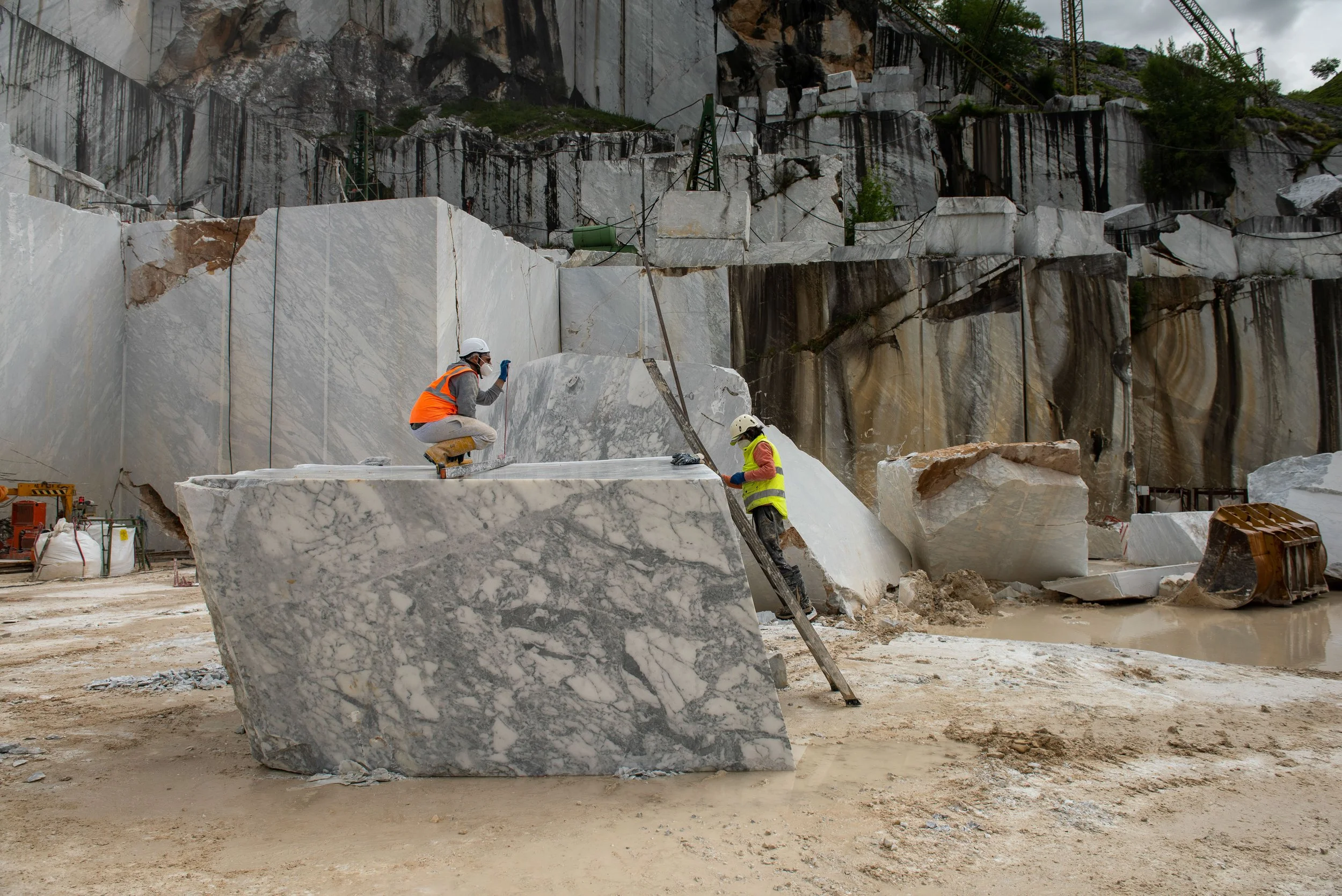 Distancing and safety precautions in the GDA marble quarries 003.jpg