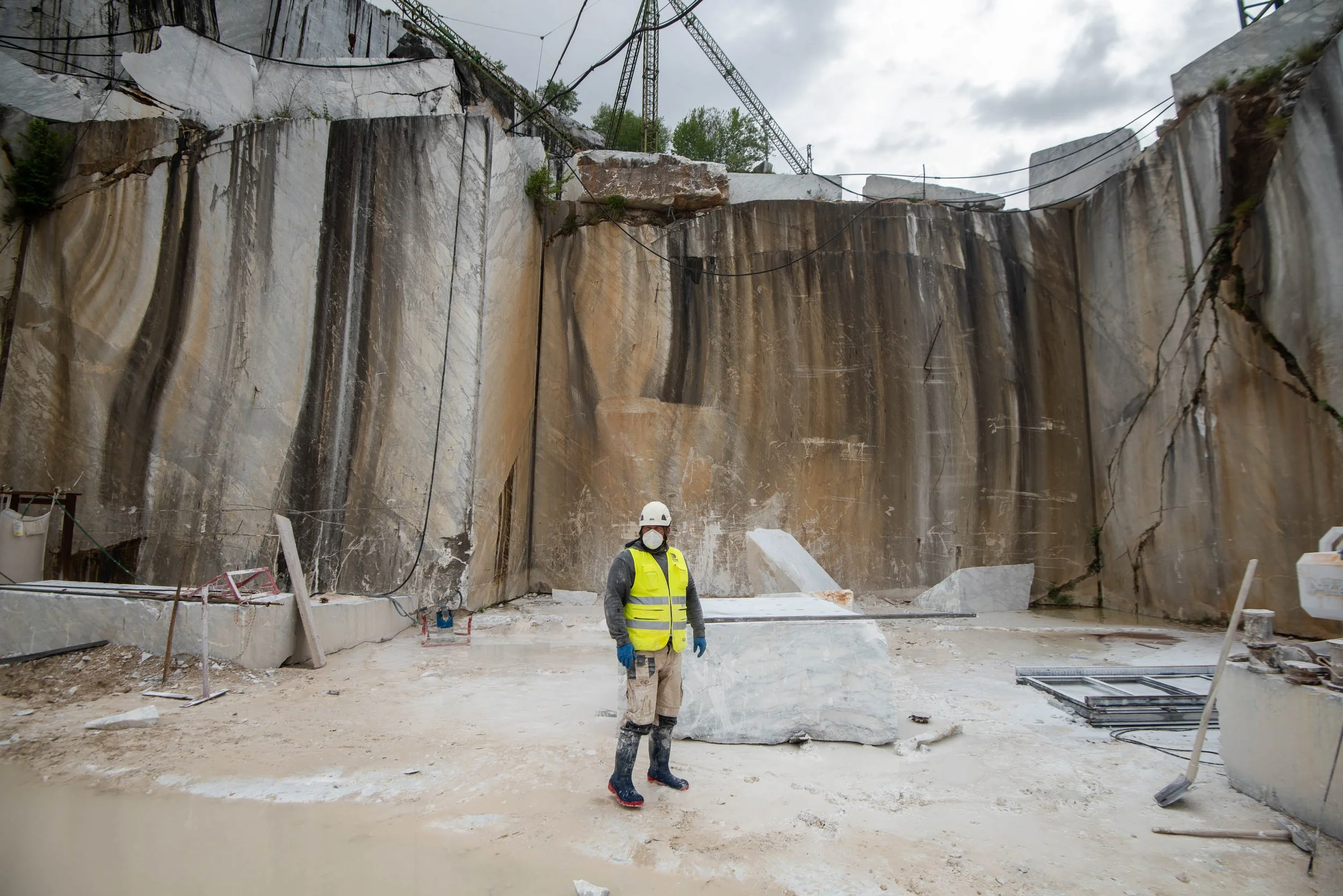 Distancing and safety precautions in the GDA marble quarries 002.jpg