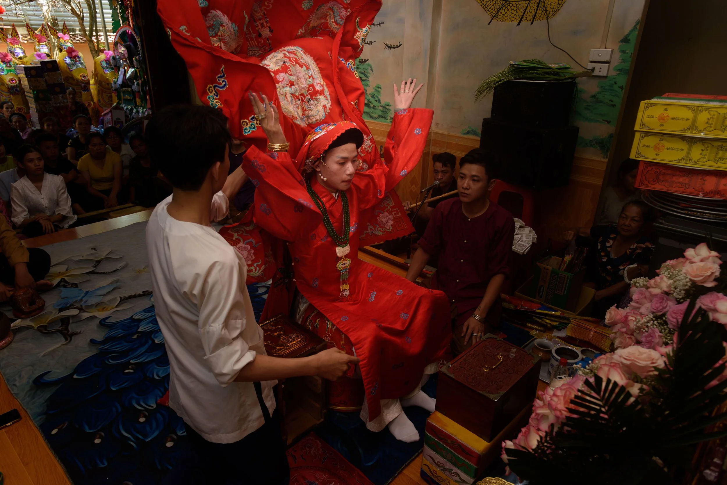 Dao_Mau_015_Medium wearing red scarf_CSM867.jpg