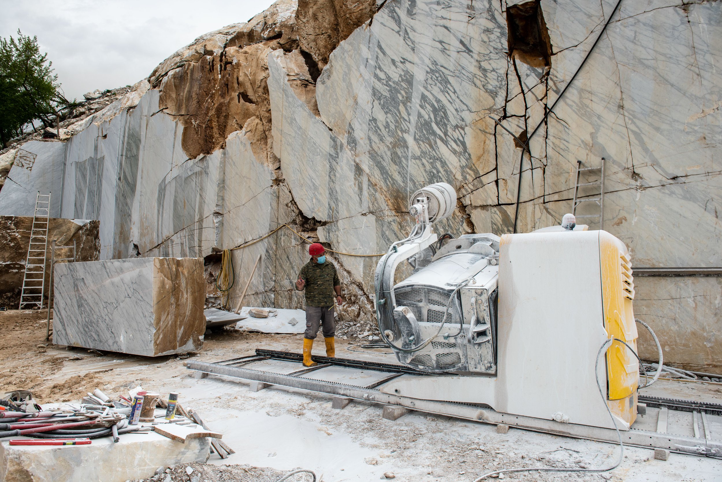 Distancing and safety precautions in the GDA marble quarries 005.jpg