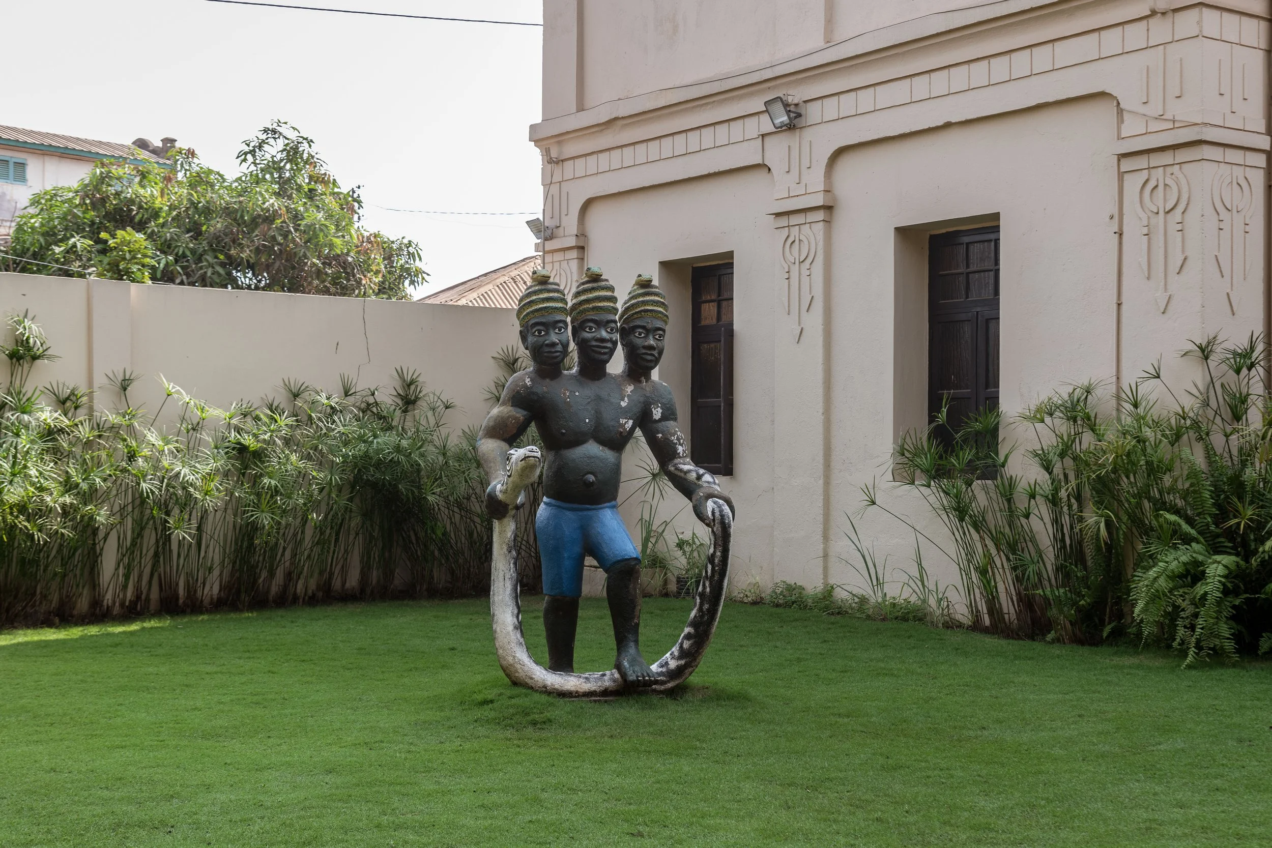 Vodun_002_Mamiwata Statua Fondazione Zinsou_008.jpg
