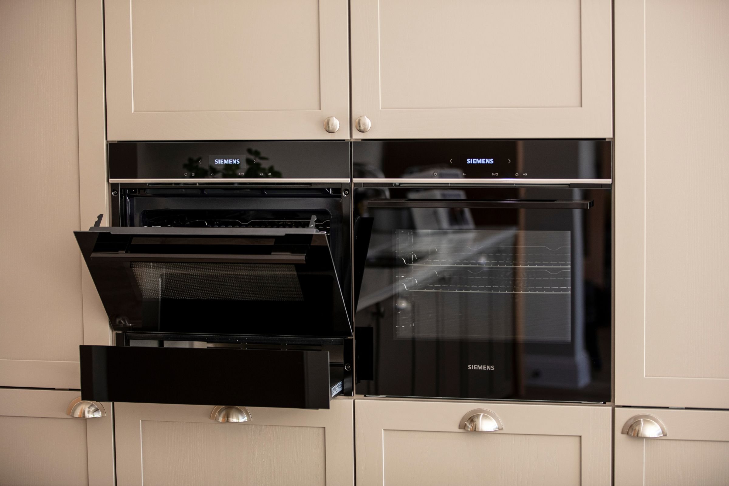 Kitchen_oven_close.jpg