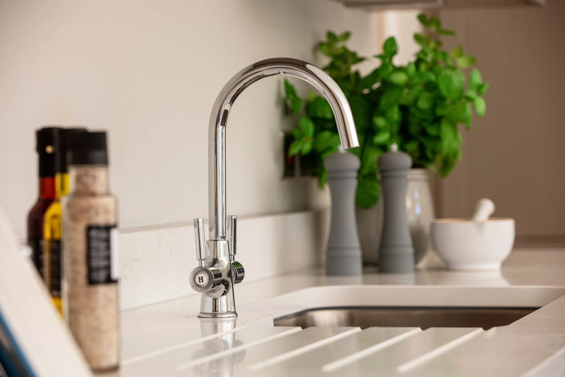 Kitchen_sink_close.jpg