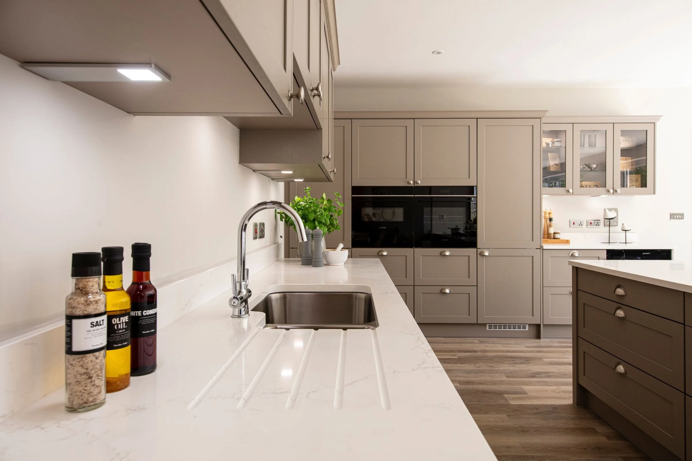 Kitchen_towards_ovens.jpg