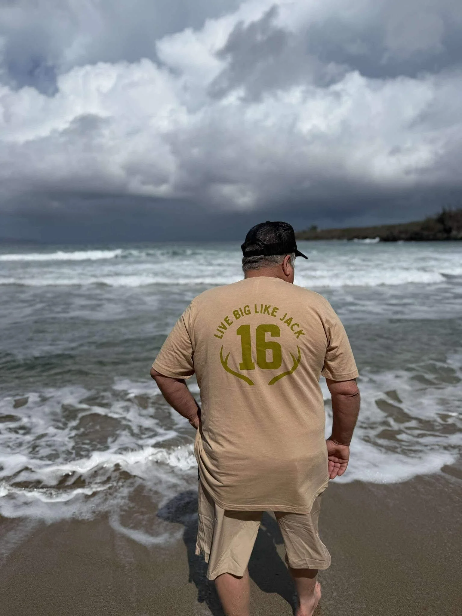 Dale LIVING BIG in Maui!