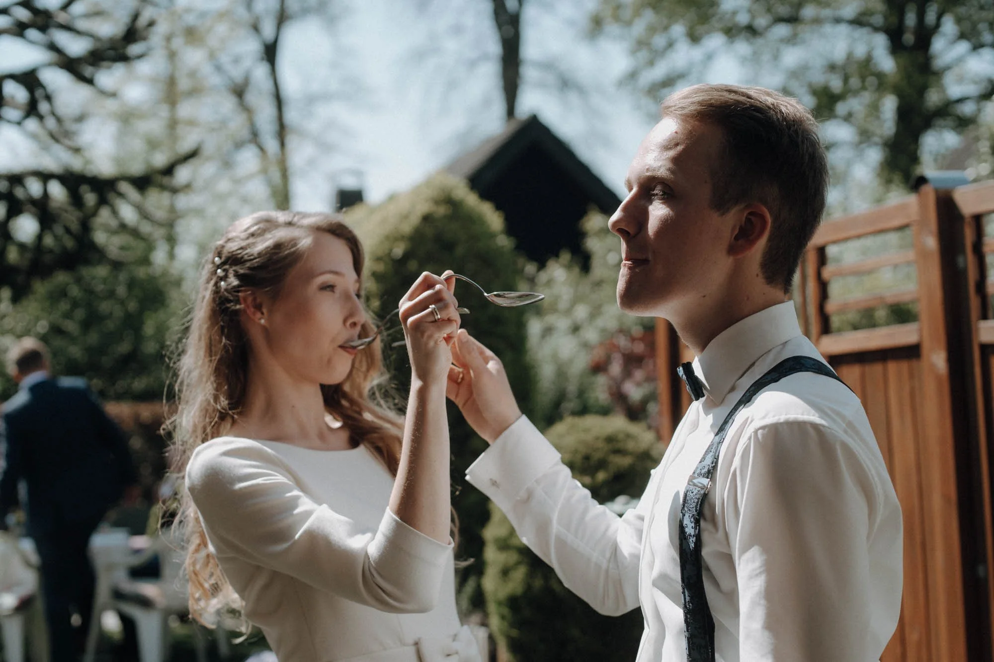 MirkaAljoscha-70-hochzeitsfotograf-bielefeld-jules-hearse.jpg