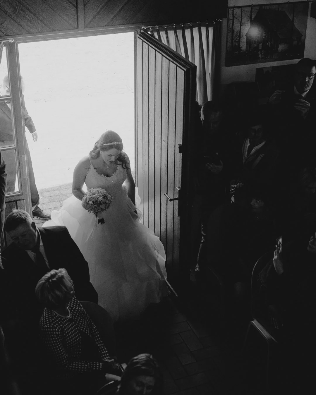 hochzeitsfotograf braut brautkleid heiraten brautstrauß black and white wedding