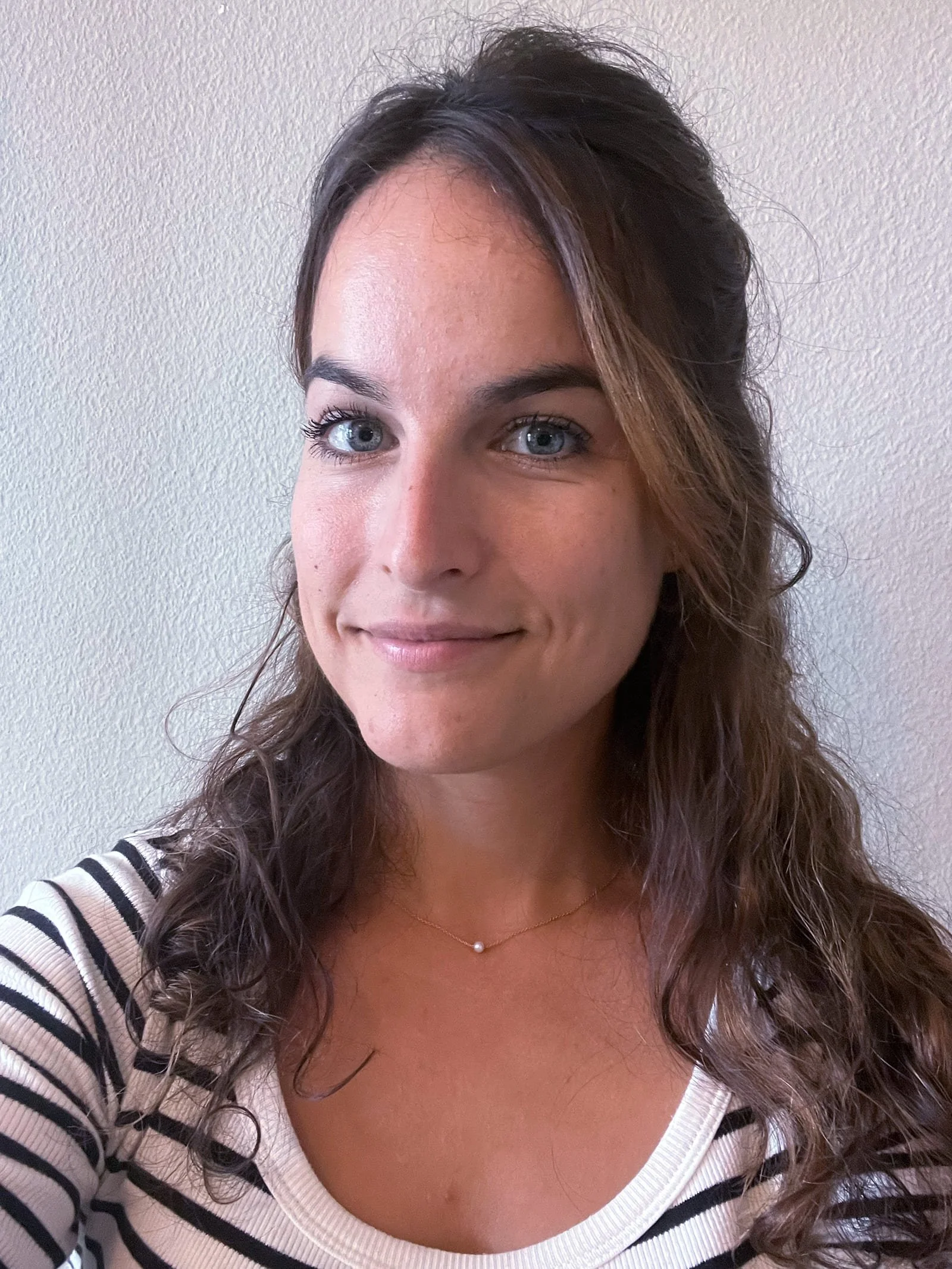 Porträt von Daphne Eichenberger, Expertin für psychologische und juristische Beratung bei Trennung, Scheidung und Beziehungskonflikten in Zürich.