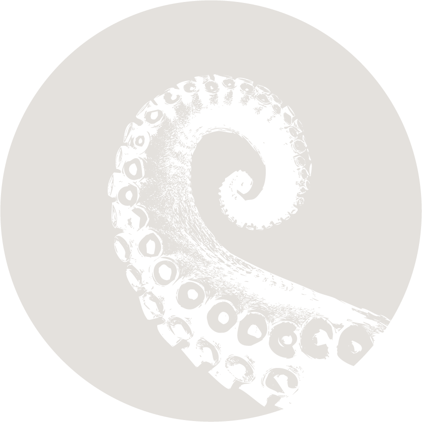 Schwarz-weißer Illustration eines Oktopus in Spiralform in einem Kreis. Logo von Andrea Flammuth - Oktopus Coaching.