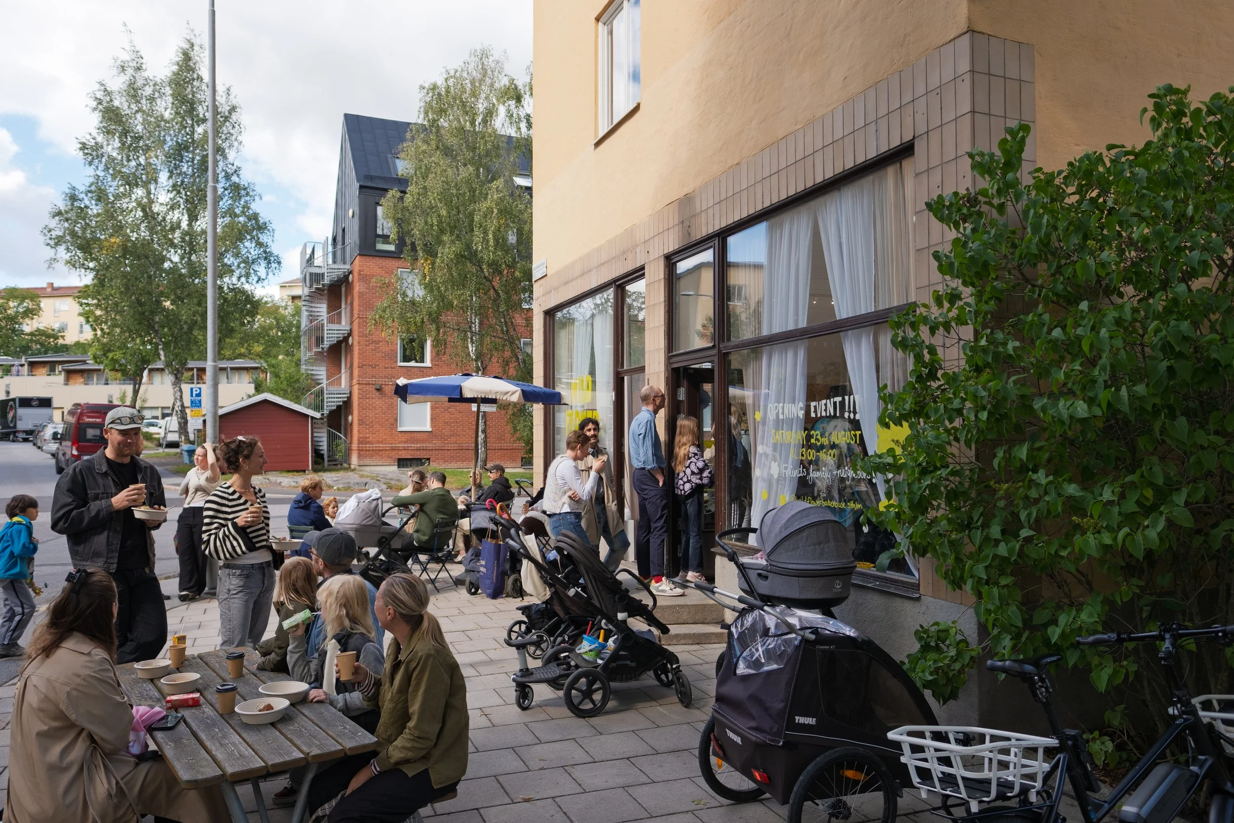 wildflower-cafe-midsommarkransen-outside-fika.jpg