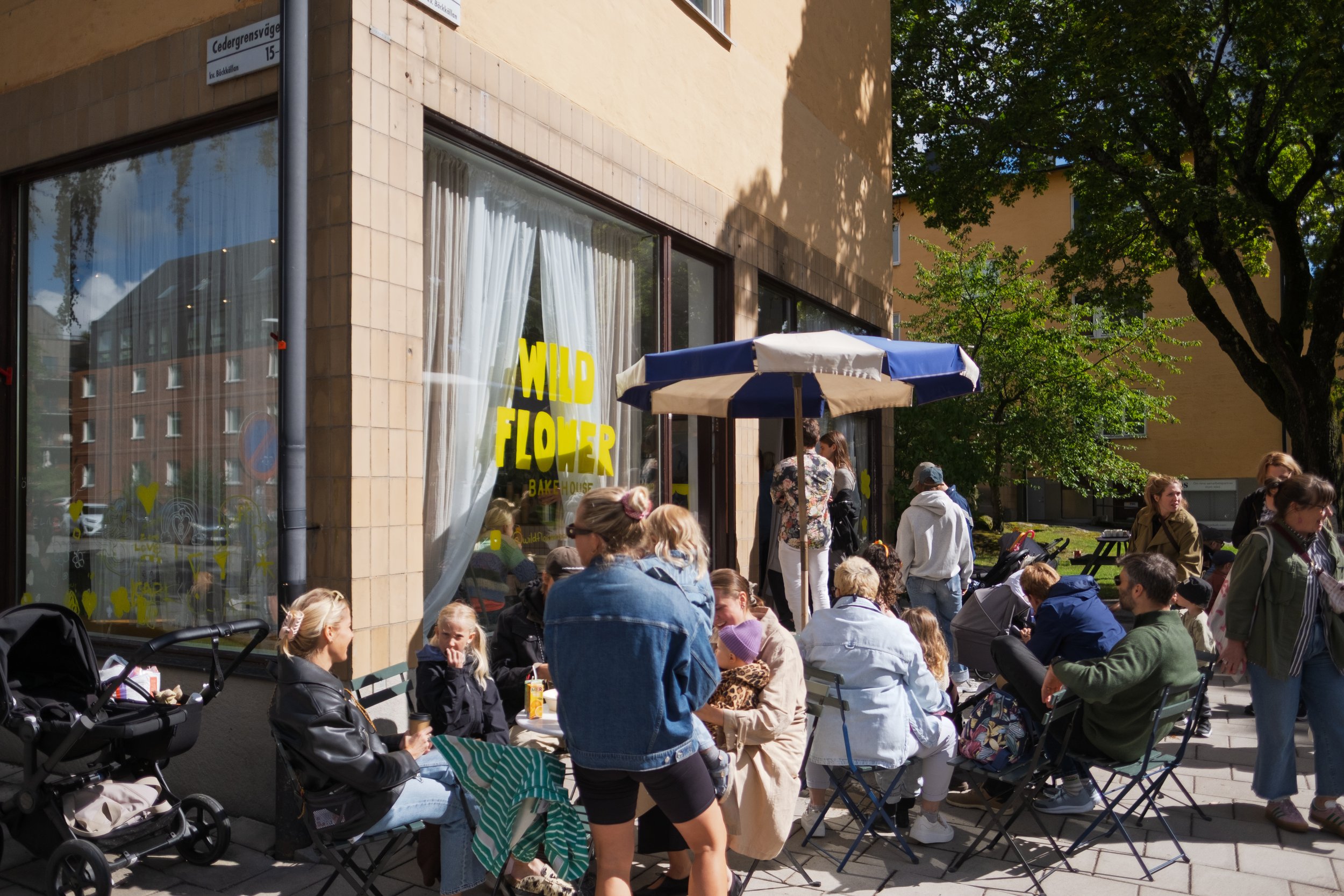 wildflower-cafe-midsommarkransen-sunny-afternoon-fika.jpg