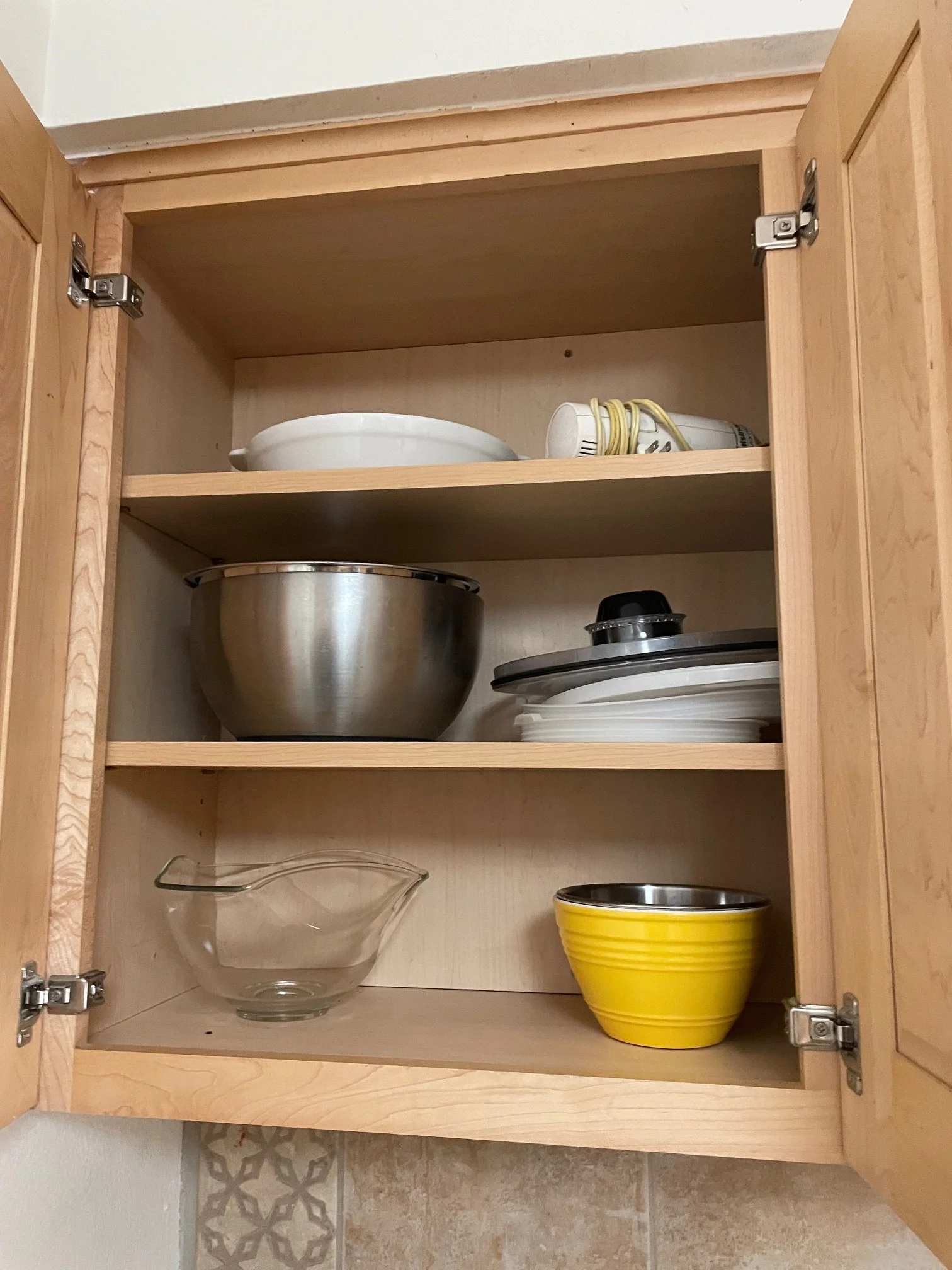 Kitchen shelves with bowls and hand frother