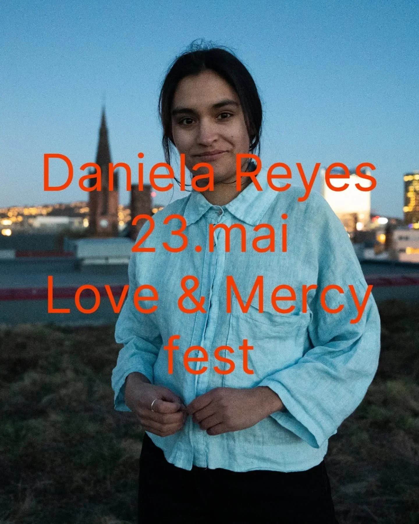 Spellemannsvinner @danielareyes_no til Love &amp; Mercy fest 23. mai!

Daniela Reyes lager musikk s&aring; &aelig;rlig og underfundig at det er umulig &aring; ikke stoppe opp og lytte. Hun er hyllet som en av v&aring;re beste unge tekstforfattere. Al