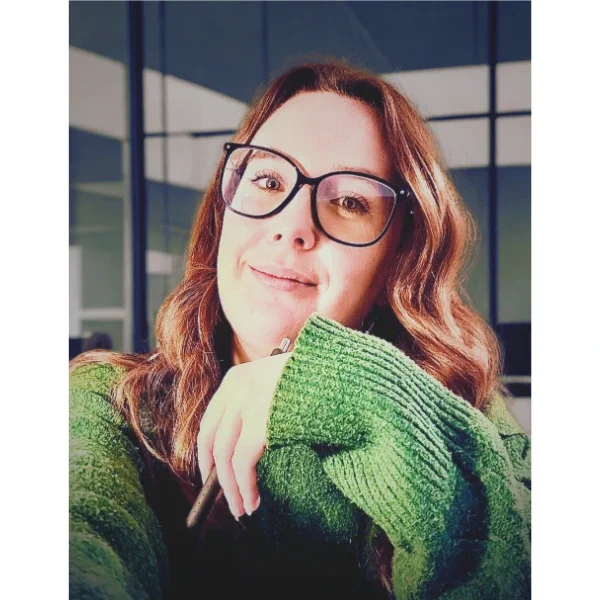 Joanie. stratège en communication et vente