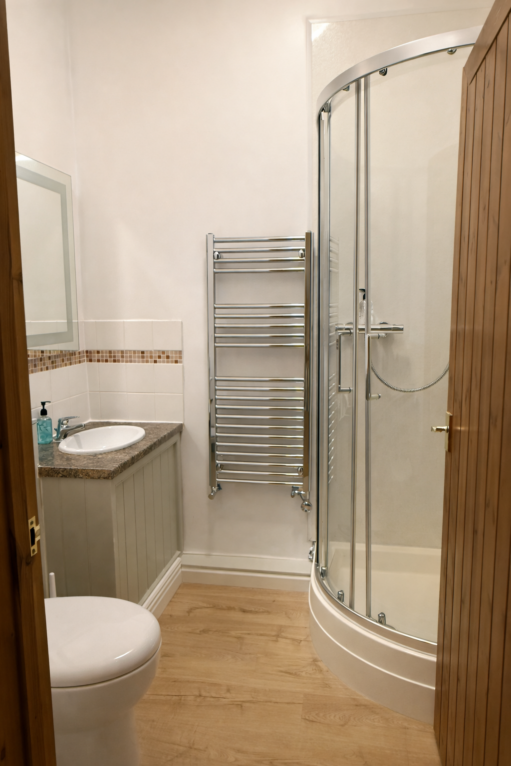 Smaller ensuite shower for double.png