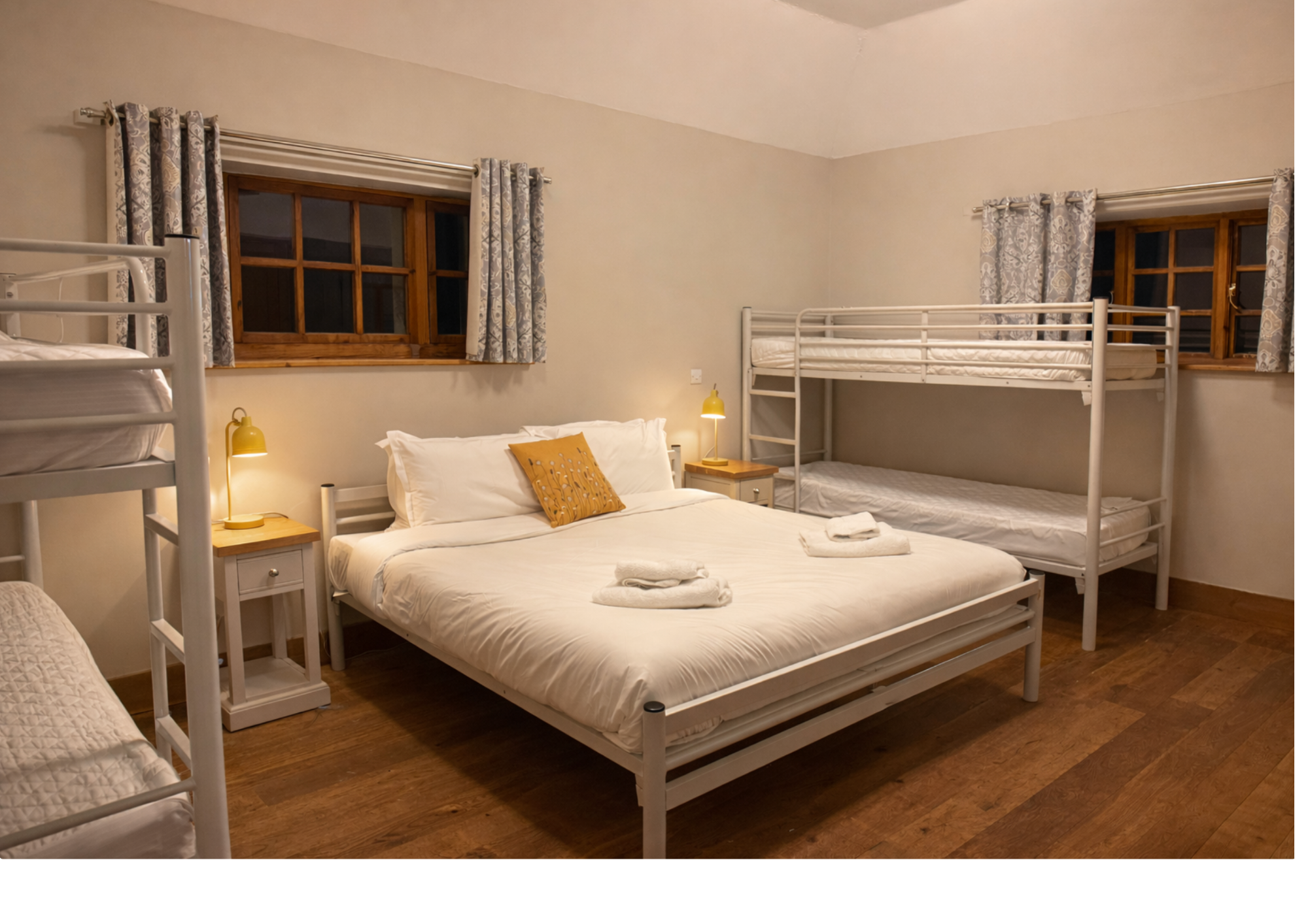 Large Family Room (Up to 6 Guests)