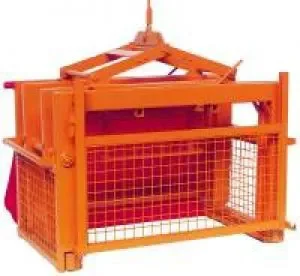 Orangefarbener mechanischer Krangreifer (Steingreifer) mit seitlichem Schutzgitter zur Miete für den sicheren und effizienten Transport von Steinpaketen und palettierten Baumaterialien per Kran auf Baustellen.
