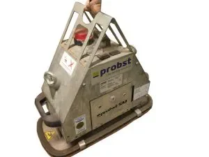 Kompakter Vakuum-Steinmagnet der Marke Probst (Modell SM) mit integrierter Saugplatte zur Miete für das sichere, ergonomische und kabellose Heben und Verlegen von schweren Stein- und Betonplatten.