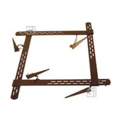 Set aus vier braunen, verstellbaren Säulenzwingen aus Metall mit integrierten Keilen zur Miete als Schalungszubehör für das sichere und formstabile Einschalen von quadratischen oder rechteckigen Betonstützen und Pfeilern auf Baustellen.