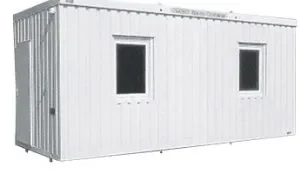 Weißer Baustellencontainer mit zwei Fenstern und einer Tür zur Miete als mobiler Büro- oder Aufenthaltsraum.
